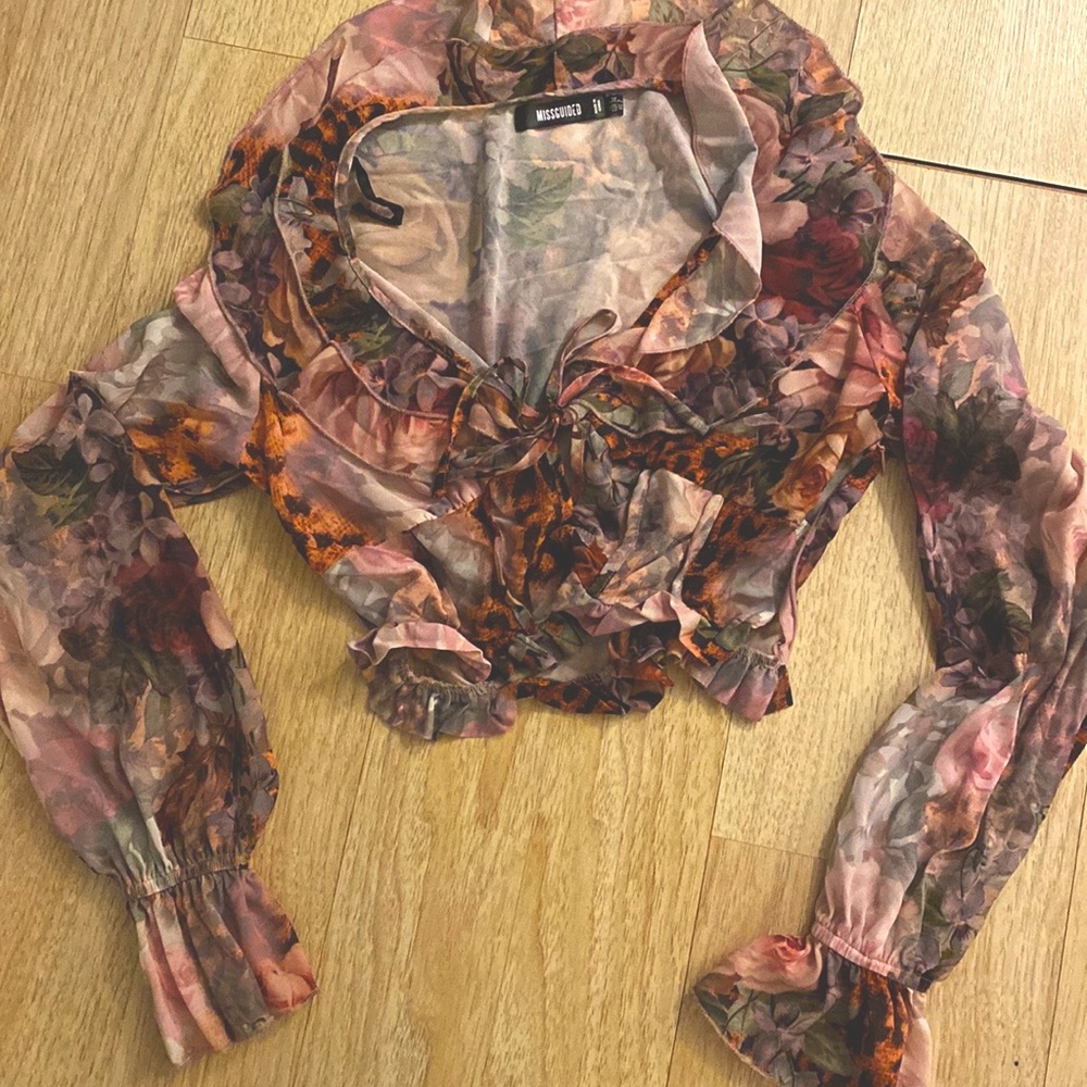 MISSGUIDED Crop top with ruffle detail